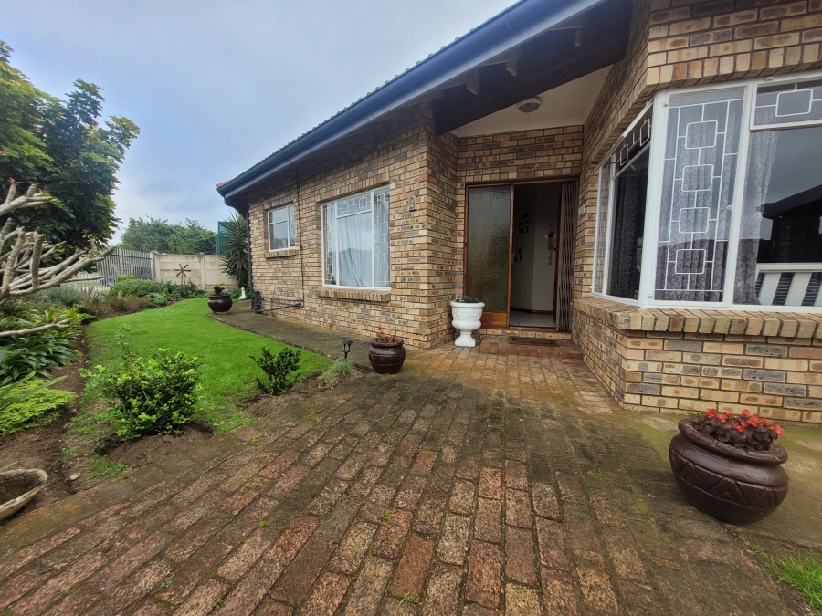 To Let 3 Bedroom Property for Rent in Aston Bay Eastern Cape